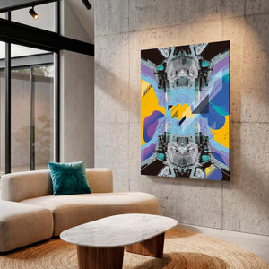 Cuadro de collage urbano amarillo y lila en MDF en sala de concreto con sofá curvo y mesa de mármol