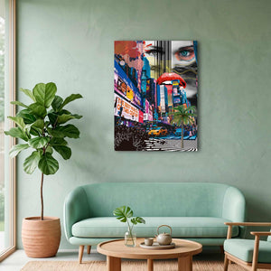 Cuadro de collage pop de Nueva York en MDF en sala verde menta con sofá a juego y planta