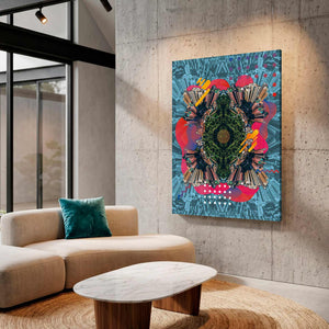 Cuadro de mandala urbano caleidoscópico en MDF en sala de concreto con sofá curvo y mesa de mármol