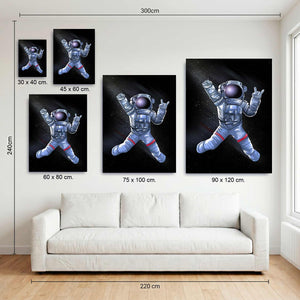 Medidas disponibles del cuadro de astronauta rockero en MDF, de 30x40 a 90x120 cm, sobre sofá blanco