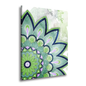 Cuadro de mandala verde y lila con fondo de acuarela verde en MDF, sobre fondo blanco