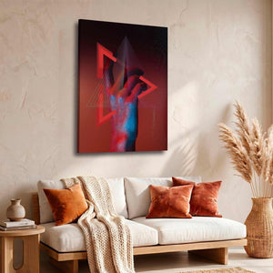 Cuadro de mano y triángulos de neón rojo en MDF en sala con sofá crema, cojines terracota y pampas