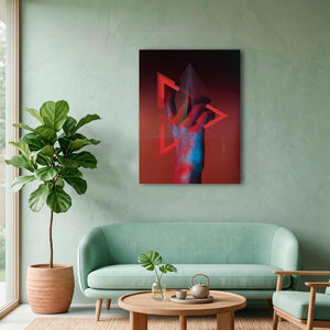 Cuadro de mano y triángulos de neón rojo en MDF en sala verde menta con sofá a juego y planta